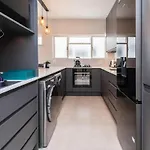 Modern 2 Bedroom Apartment, Pleasant Ways, Seapoint