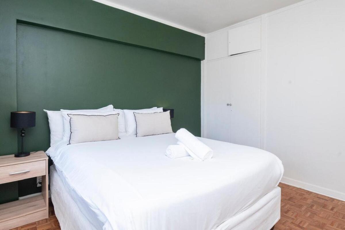 Modern 2 Bedroom Apartment, Pleasant Ways, Seapoint Cape Town