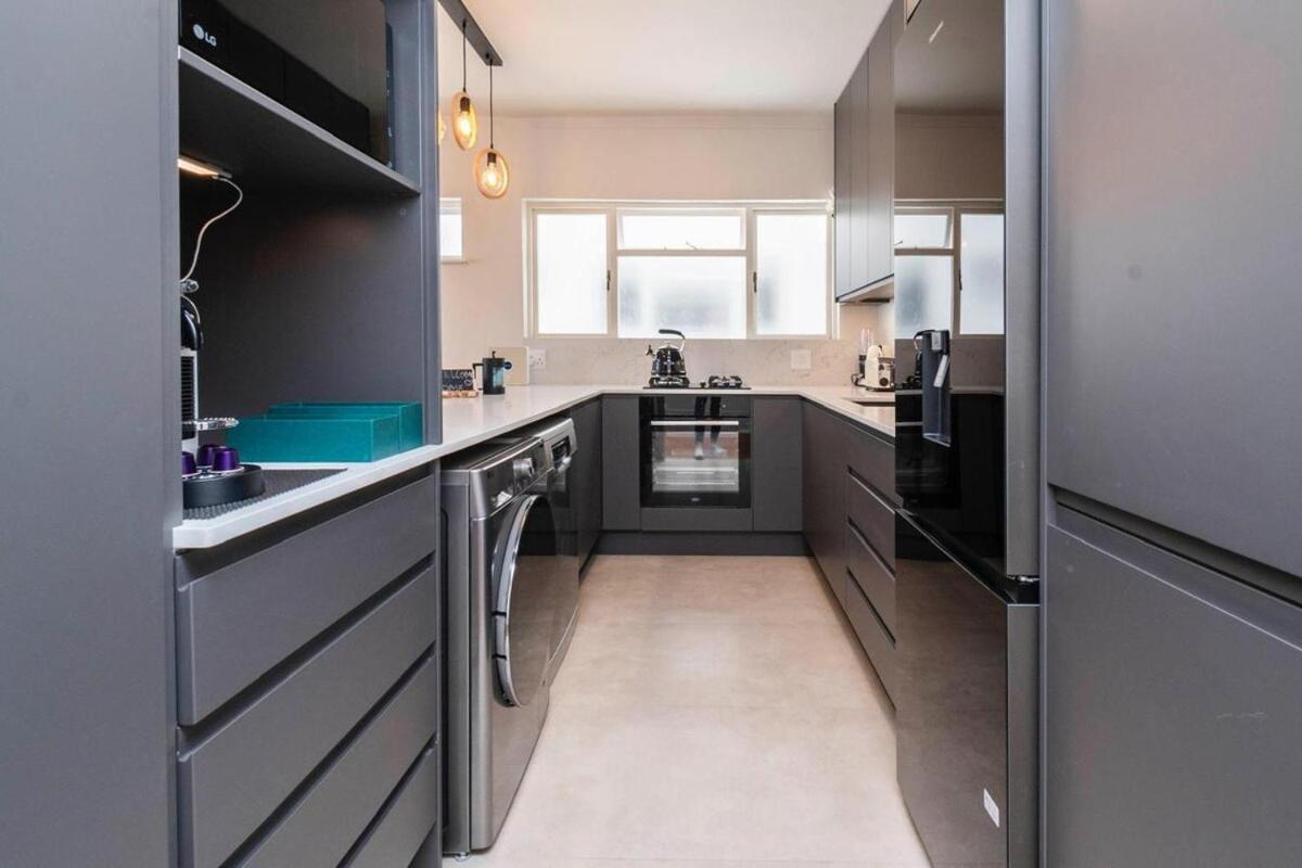 Modern 2 Bedroom Apartment, Pleasant Ways, Seapoint
