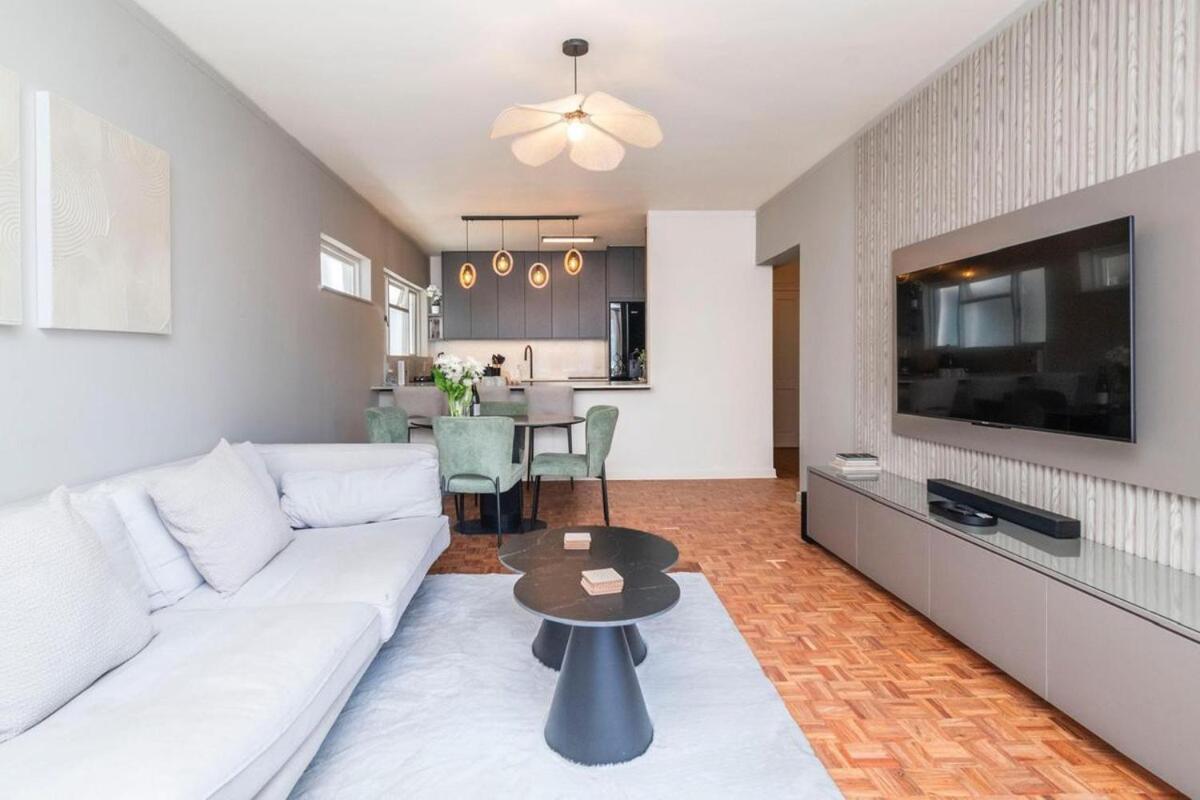Modern 2 Bedroom Apartment, Pleasant Ways, Seapoint Apartment Cape Town