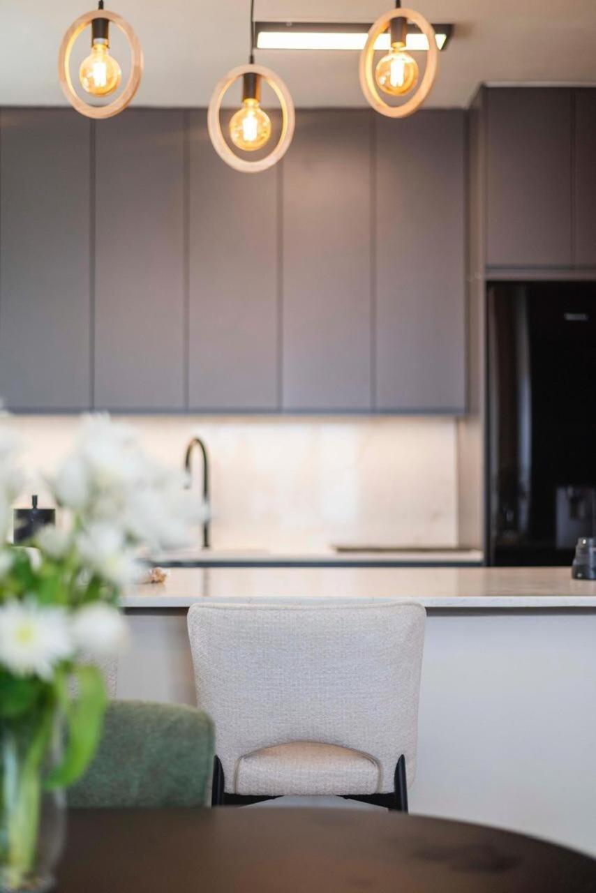 Apartment Modern 2 Bedroom Apartment, Pleasant Ways, Seapoint Cape Town